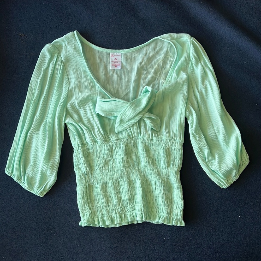 Women’s V-neck Piff Sleeve Shirred Bottom Crop Top